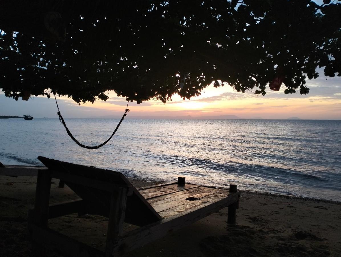 Fat Rabbit Beach Resort Kep Exterior photo